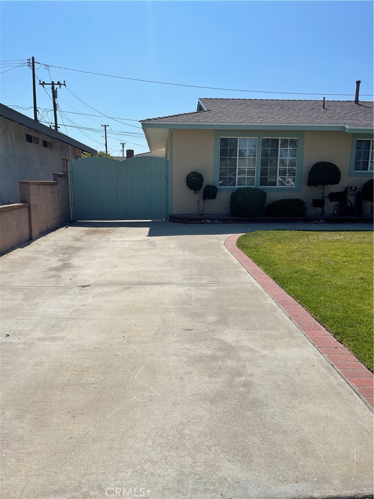 6221 San Rafael Drive Property Photo 3