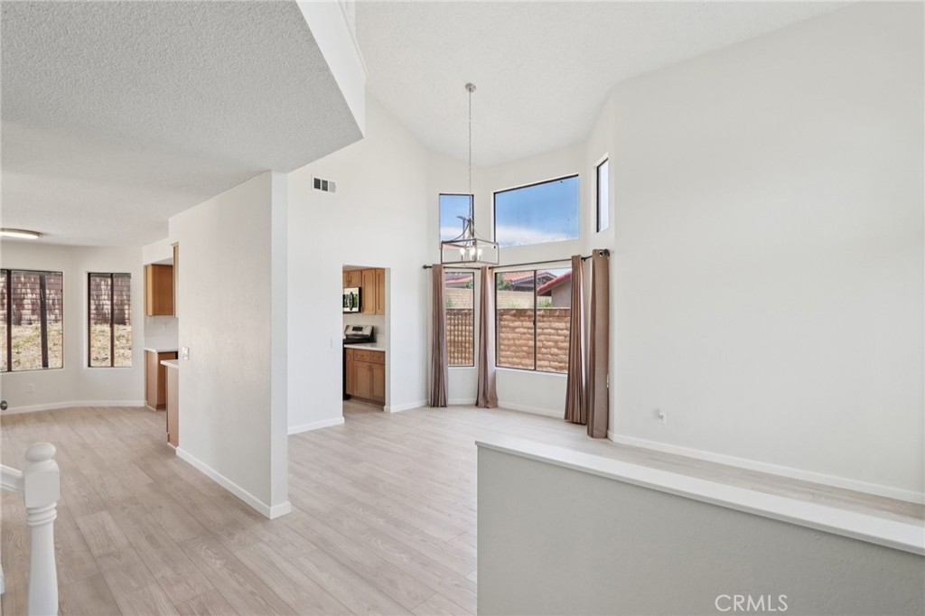1122 W Galway Street Property Photo 4