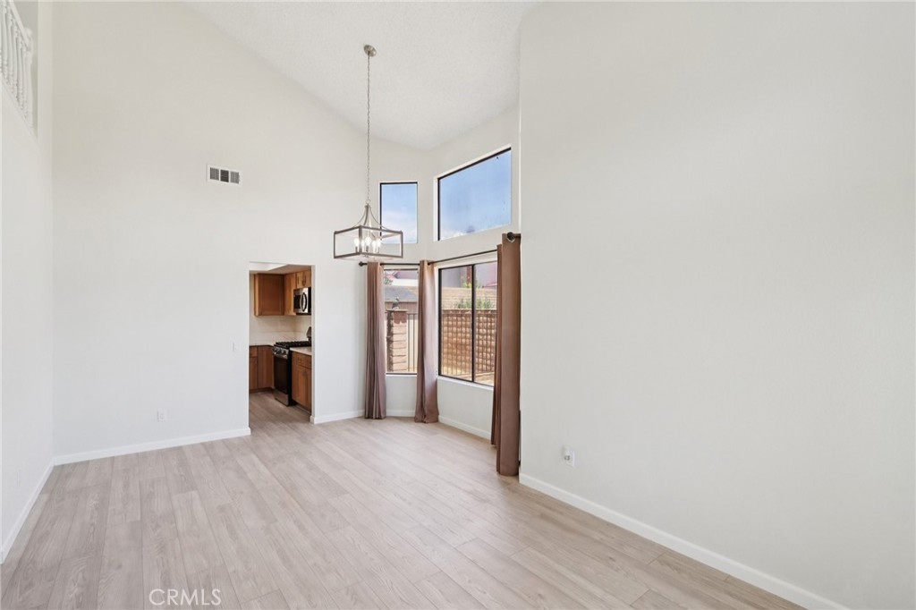 1122 W Galway Street Property Photo 6