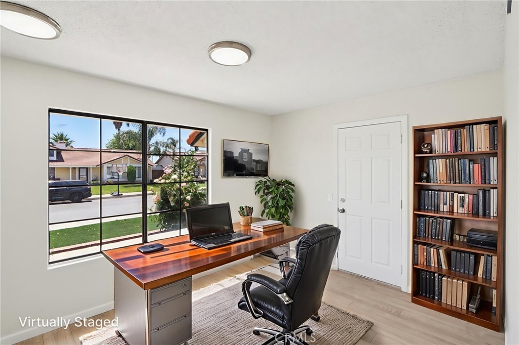 1122 W Galway Street Property Photo 18
