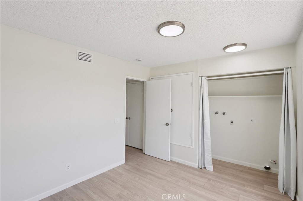 1122 W Galway Street Property Photo 20
