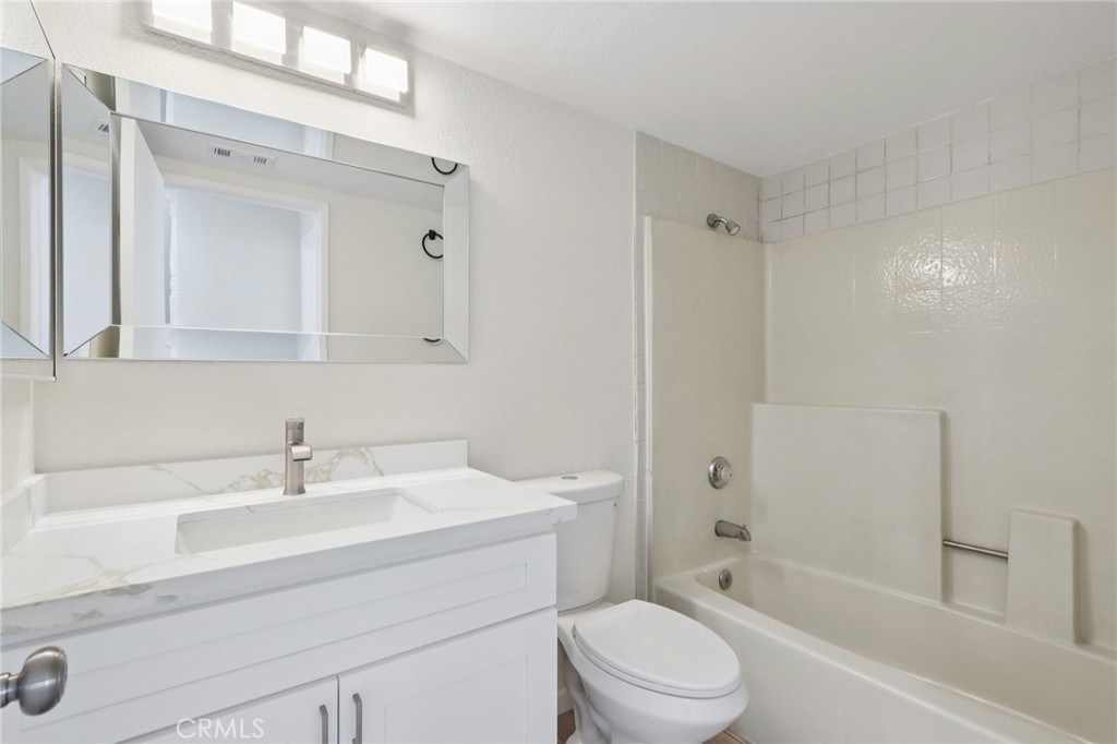 1122 W Galway Street Property Photo 21