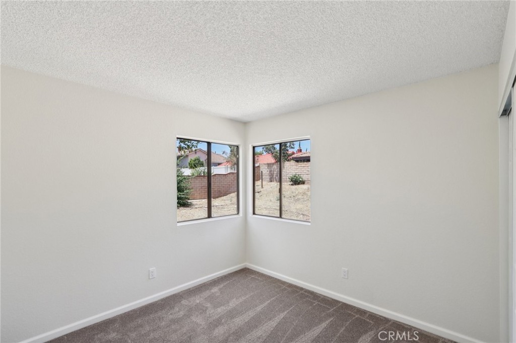 1122 W Galway Street Property Photo 23
