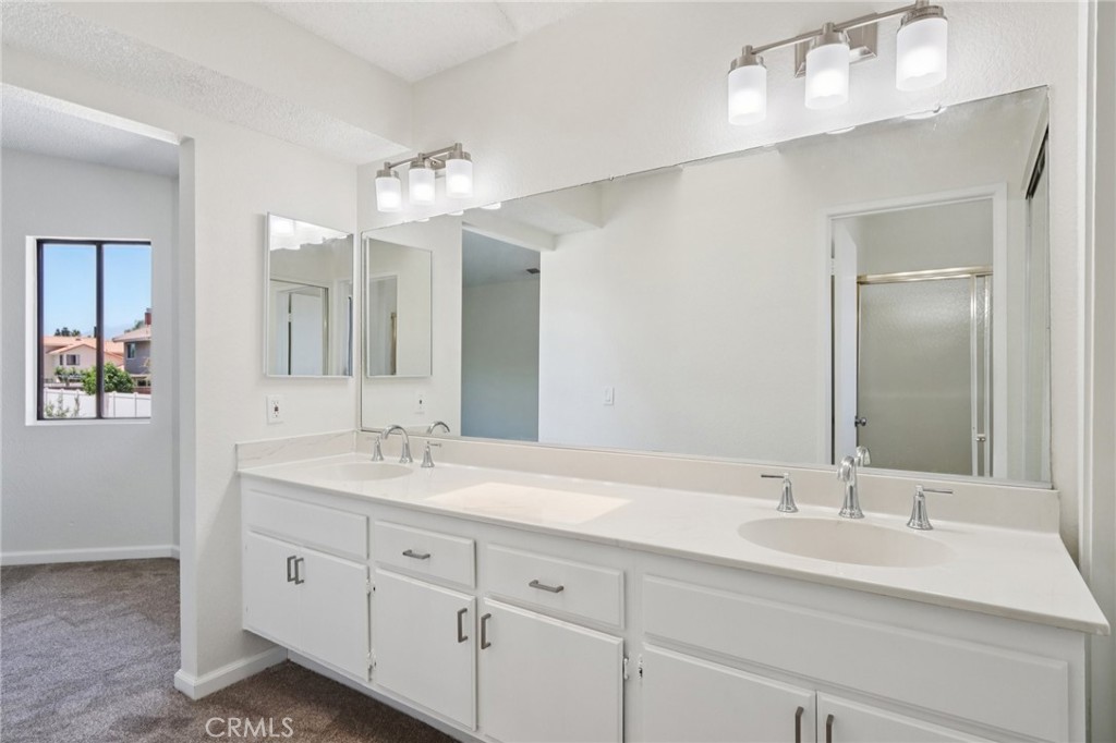 1122 W Galway Street Property Photo 34