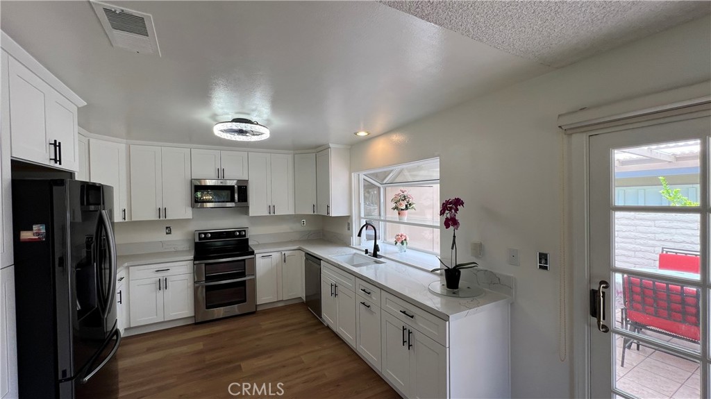 27112 Via Chiquero B Property Photo 3