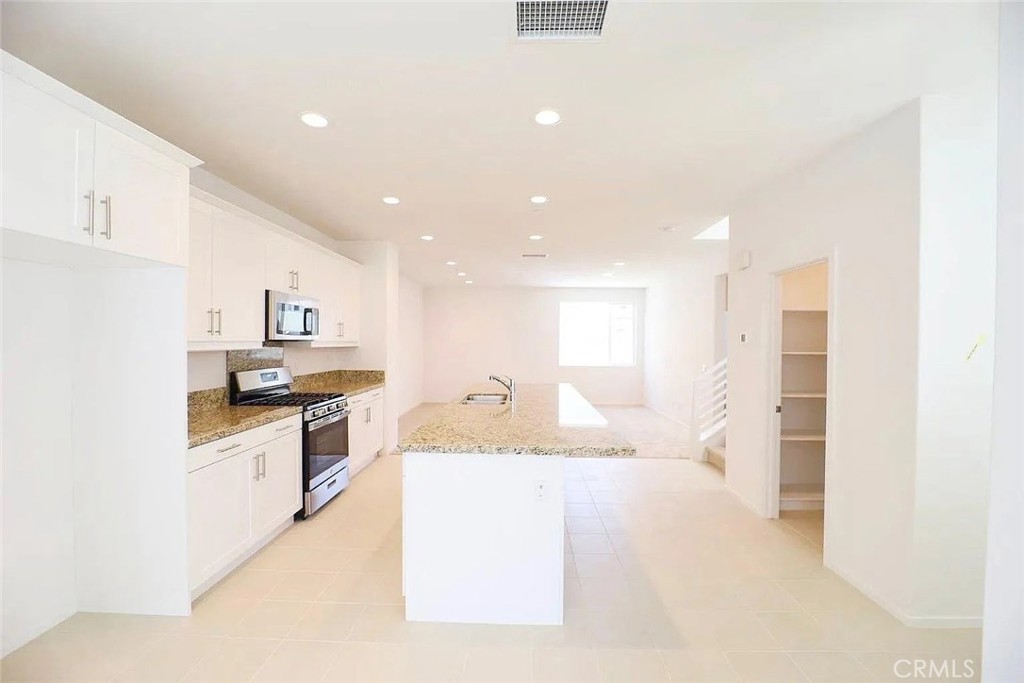 9569 Hammock Place Property Photo 4