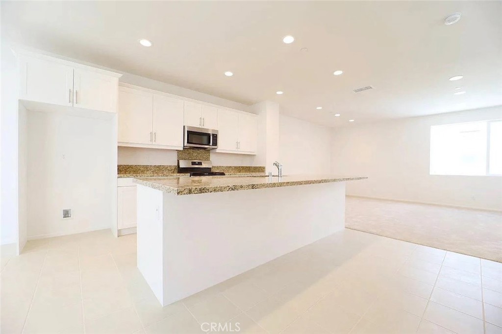 9569 Hammock Place Property Photo 5