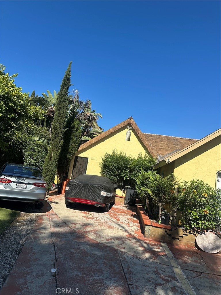 1917 Rousselle Street