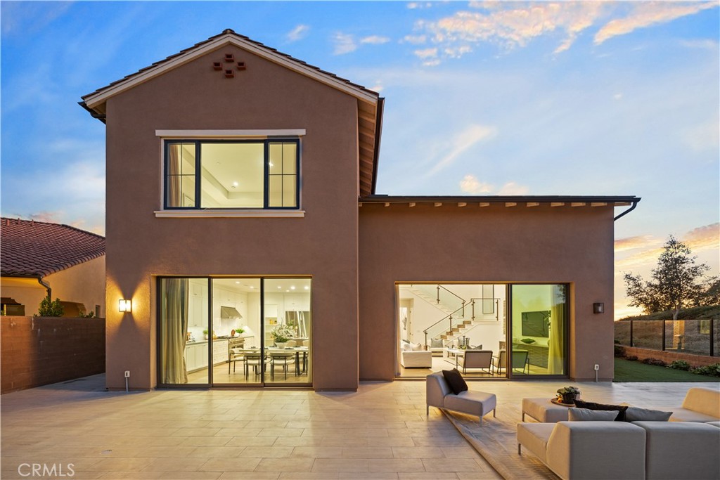 101 Lustro Property Photo 3