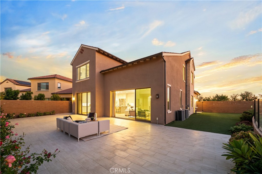 101 Lustro Property Photo 4