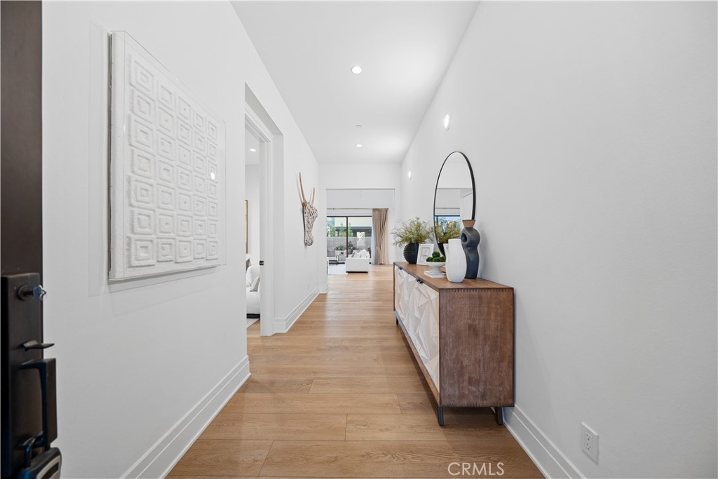101 Lustro Property Photo 7
