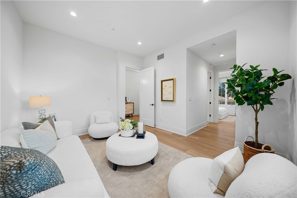 101 Lustro Property Photo 10