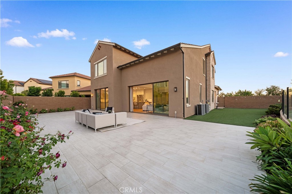 101 Lustro Property Photo 31