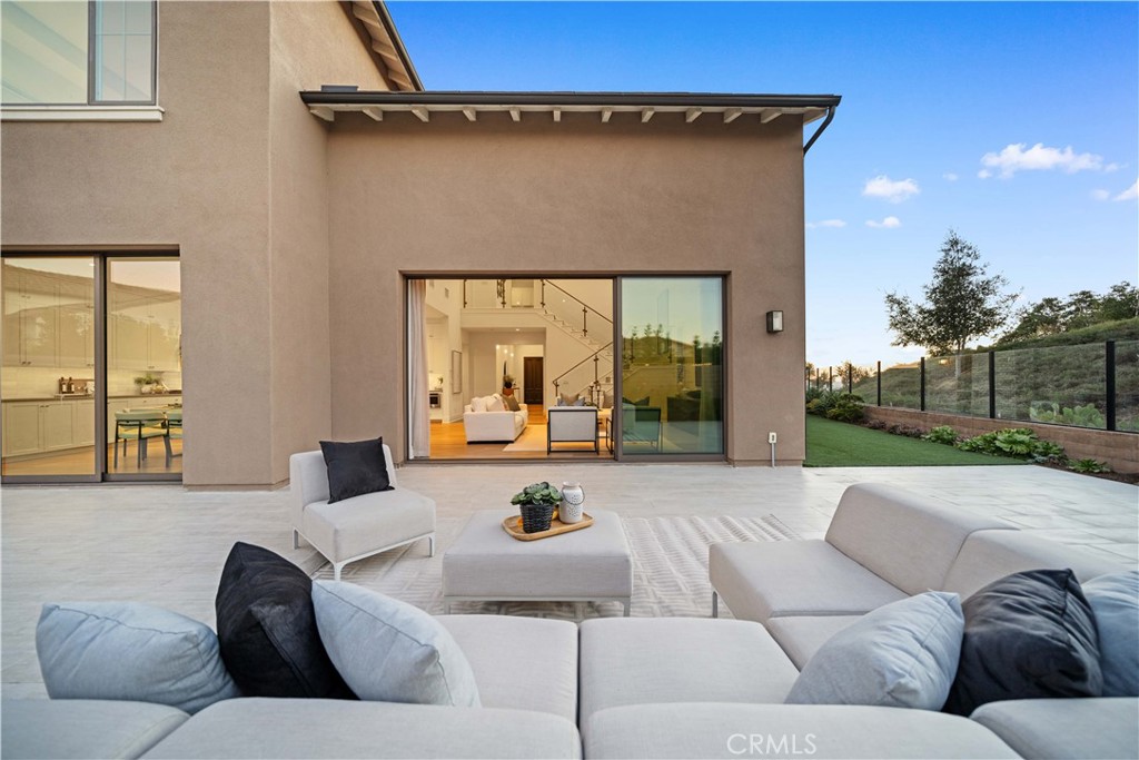 101 Lustro Property Photo 32