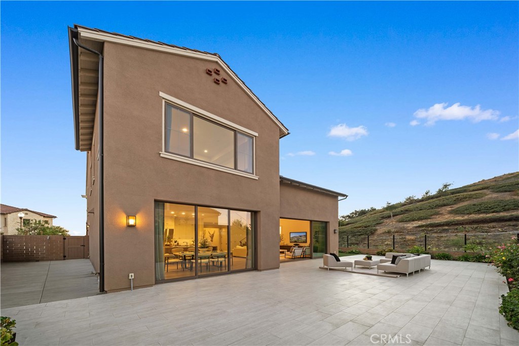 101 Lustro Property Photo 33
