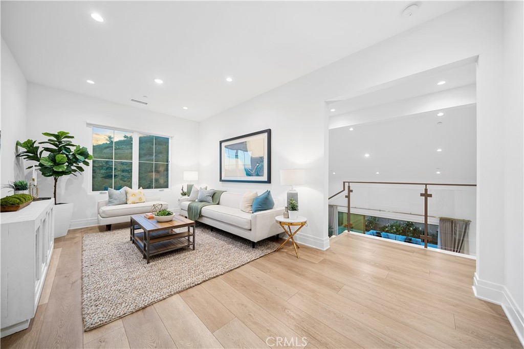 101 Lustro Property Photo 38