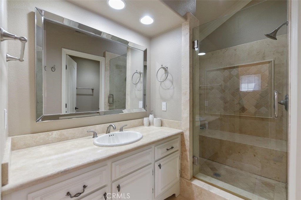 38 Toulon Property Photo 31