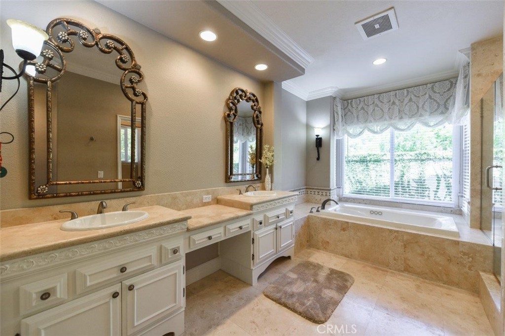 38 Toulon Property Photo 34
