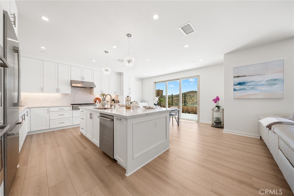 246 Canterbury Property Photo 9