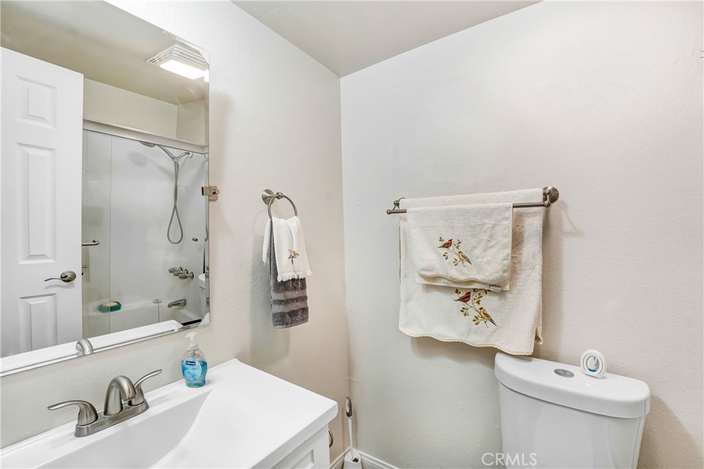 8020 Langdon Avenue 211 Property Photo 17