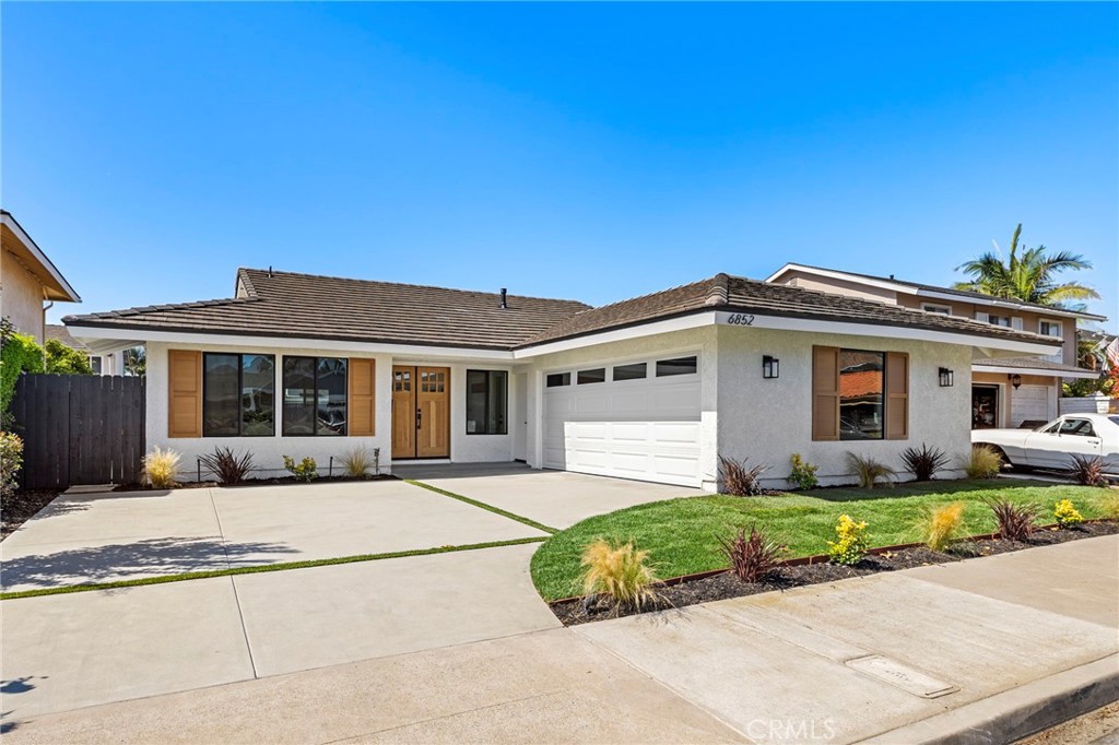 6852 Vista Del Sol Drive Property Photo 1