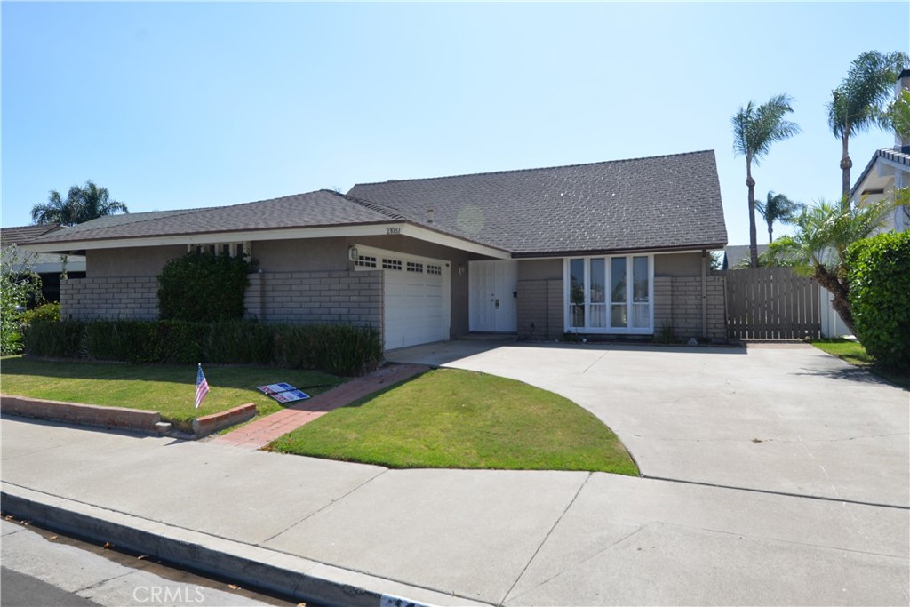 21081 Strathmoor Lane Property Photo 1
