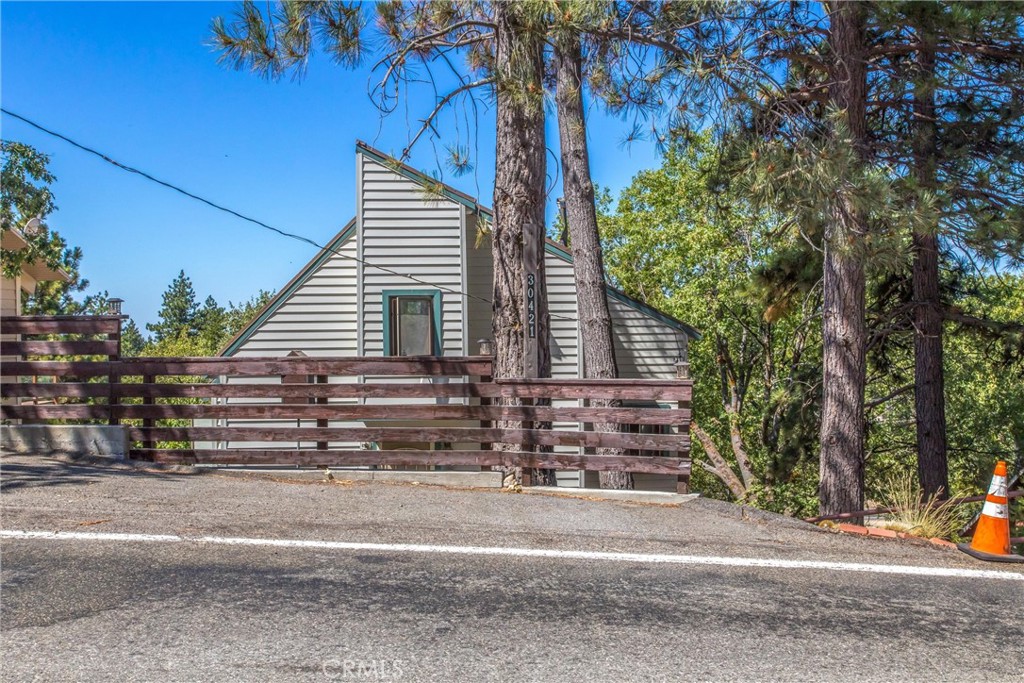 30421 Live Oak Drive Property Photo 2