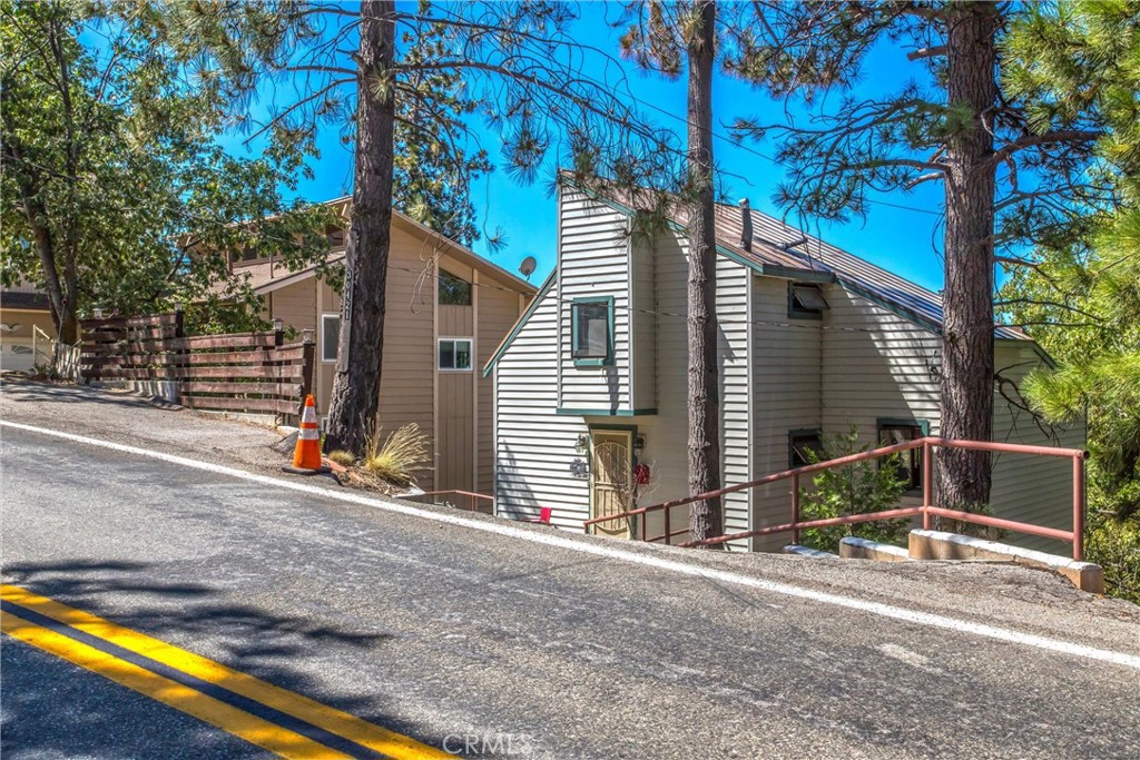 30421 Live Oak Drive Property Photo 4
