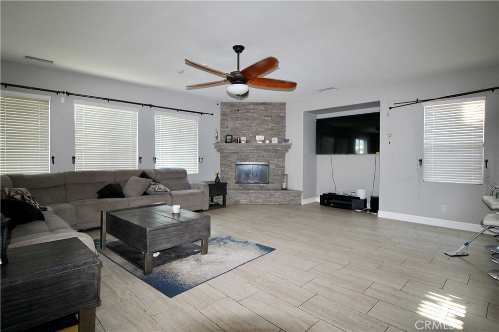 37575 Parkway Drive Property Photo 4