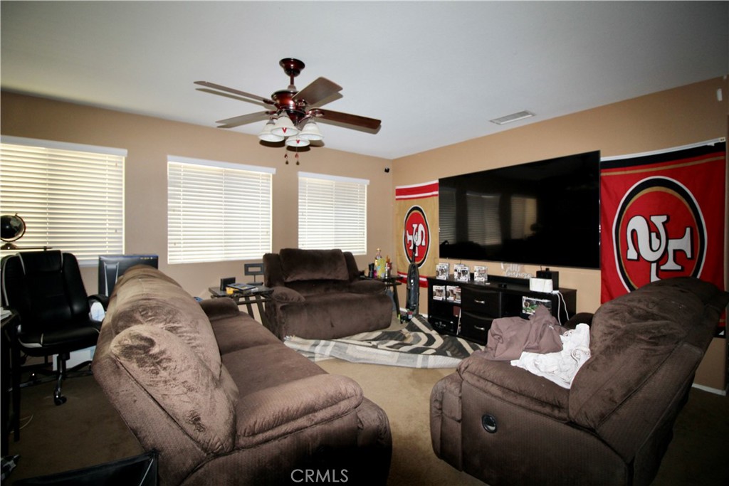 37575 Parkway Drive Property Photo 6