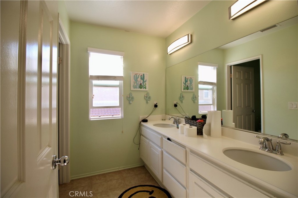 37575 Parkway Drive Property Photo 7