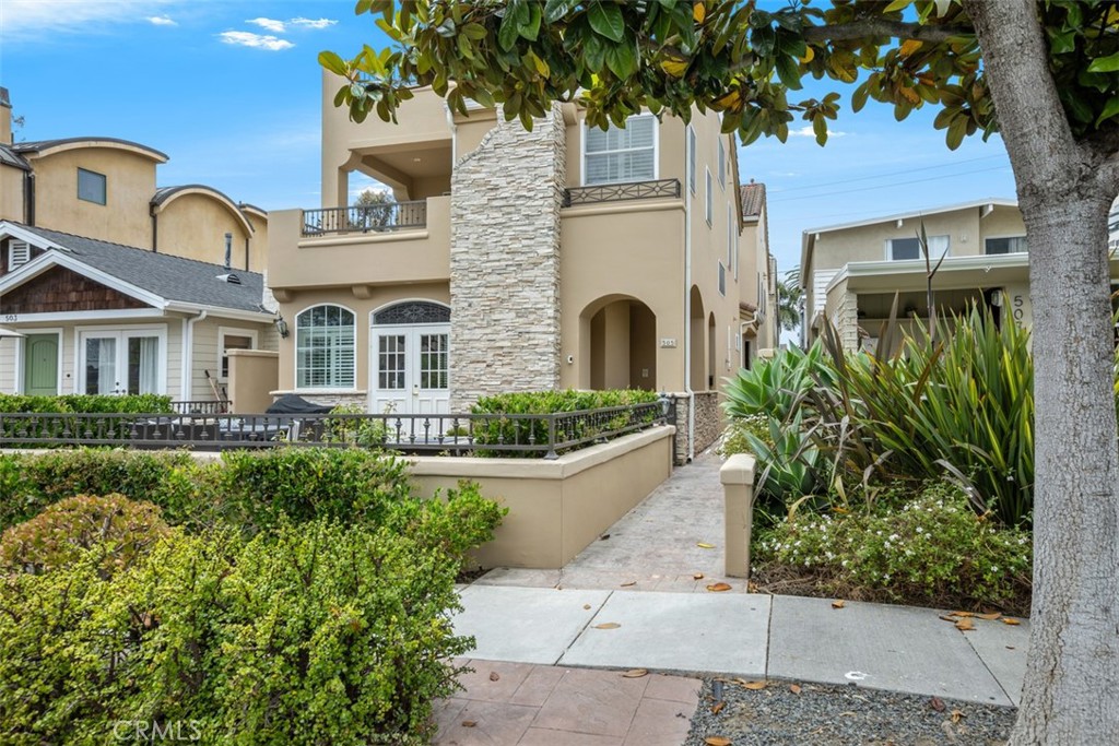 505 1/2 Marigold Avenue Property Photo 1