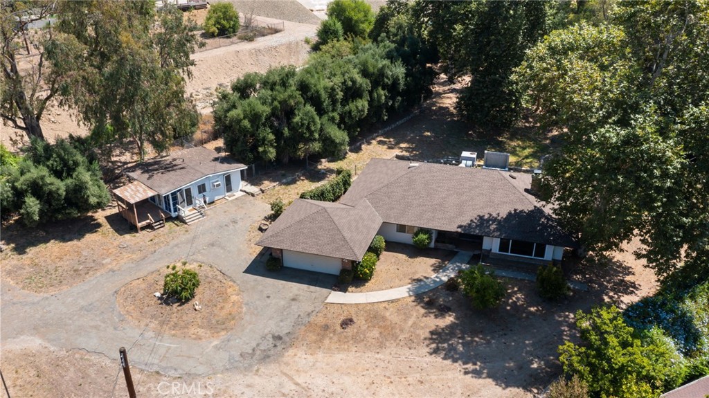 5495 N Mountain View Avenue Property Photo 1