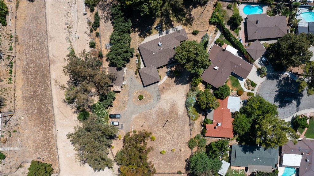 5495 N Mountain View Avenue Property Photo 6