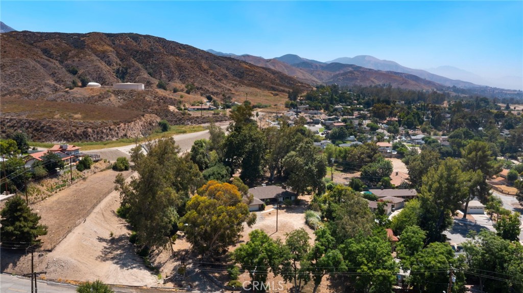 5495 N Mountain View Avenue Property Photo 7