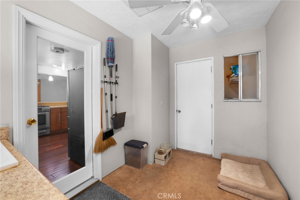 5495 N Mountain View Avenue Property Photo 10