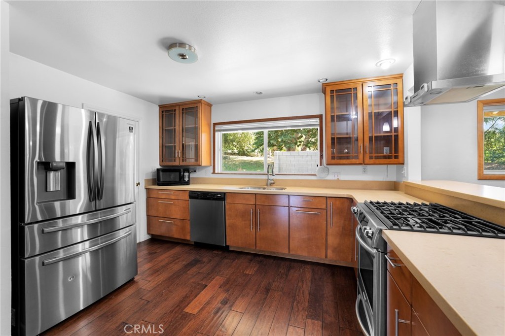 5495 N Mountain View Avenue Property Photo 12