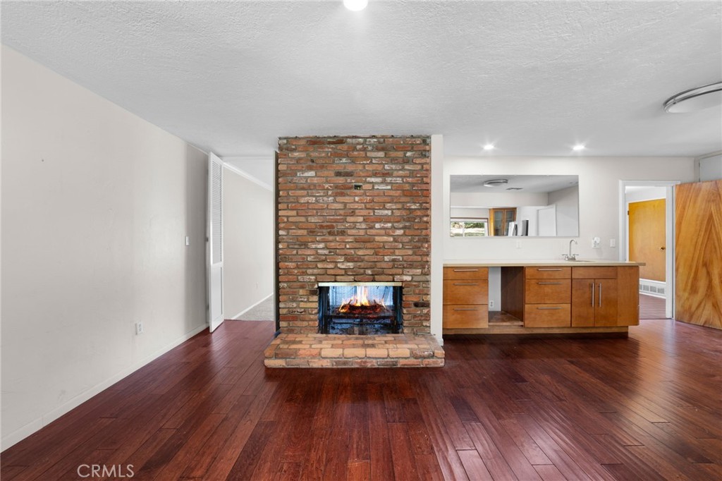 5495 N Mountain View Avenue Property Photo 15