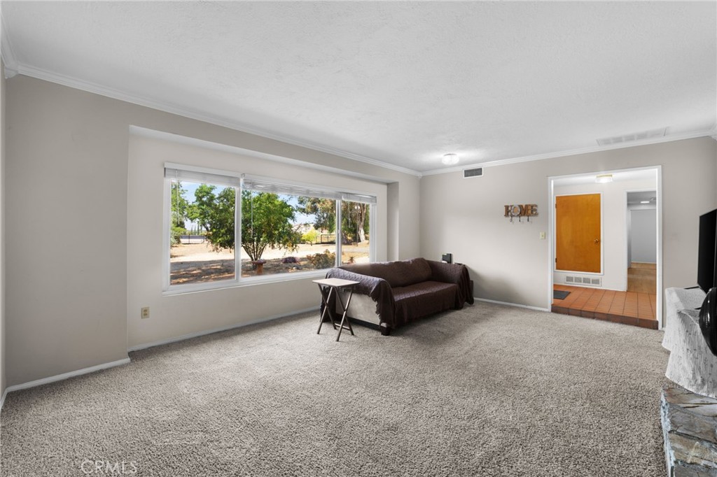 5495 N Mountain View Avenue Property Photo 17