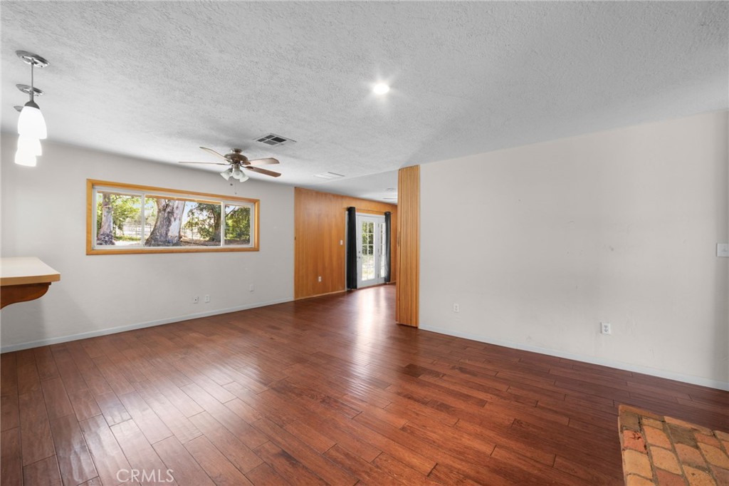 5495 N Mountain View Avenue Property Photo 18