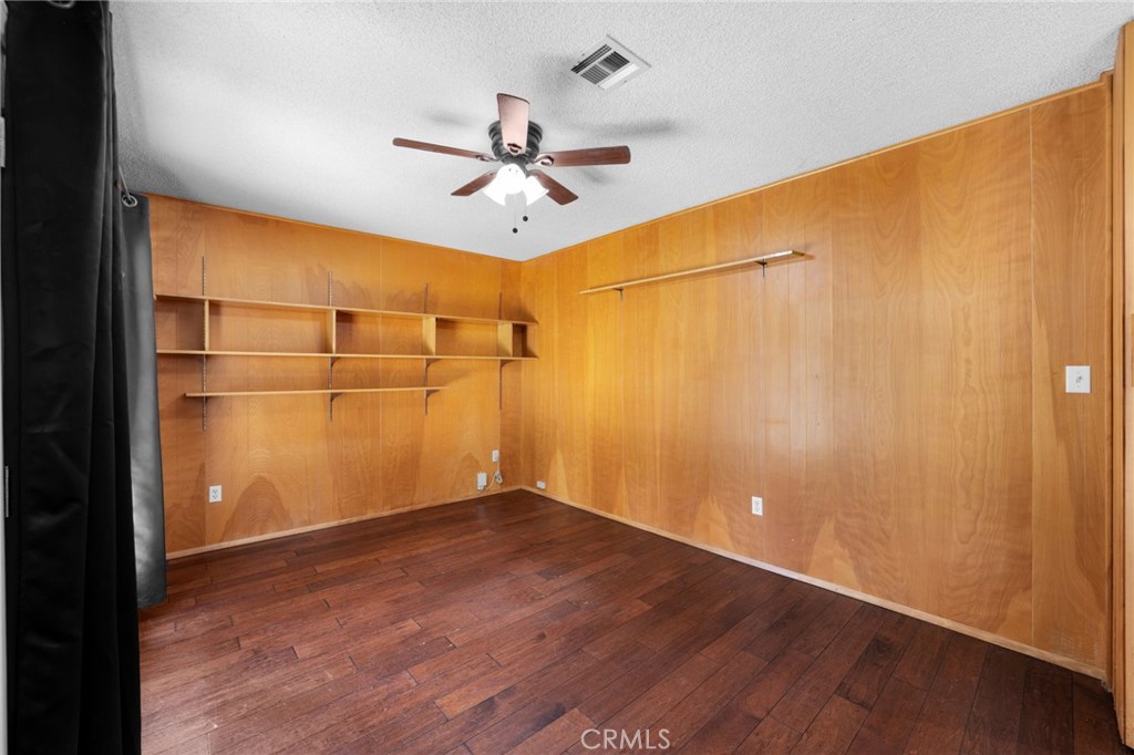 5495 N Mountain View Avenue Property Photo 19