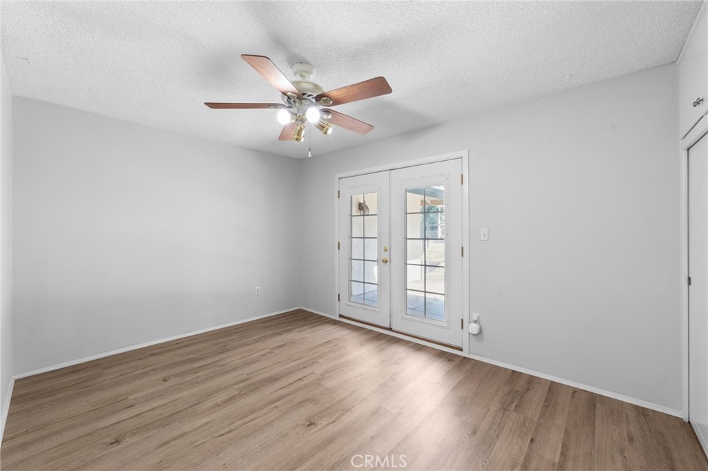 5495 N Mountain View Avenue Property Photo 20