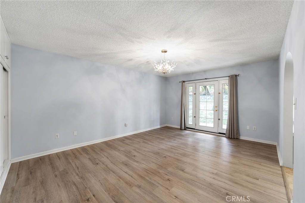 5495 N Mountain View Avenue Property Photo 22