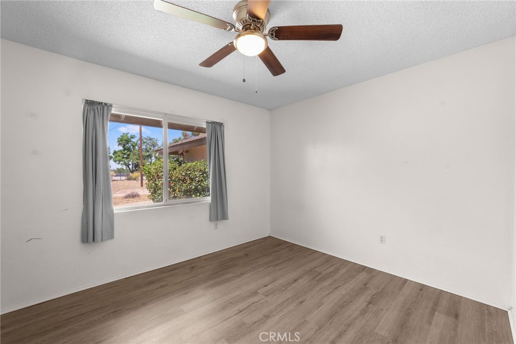 5495 N Mountain View Avenue Property Photo 27