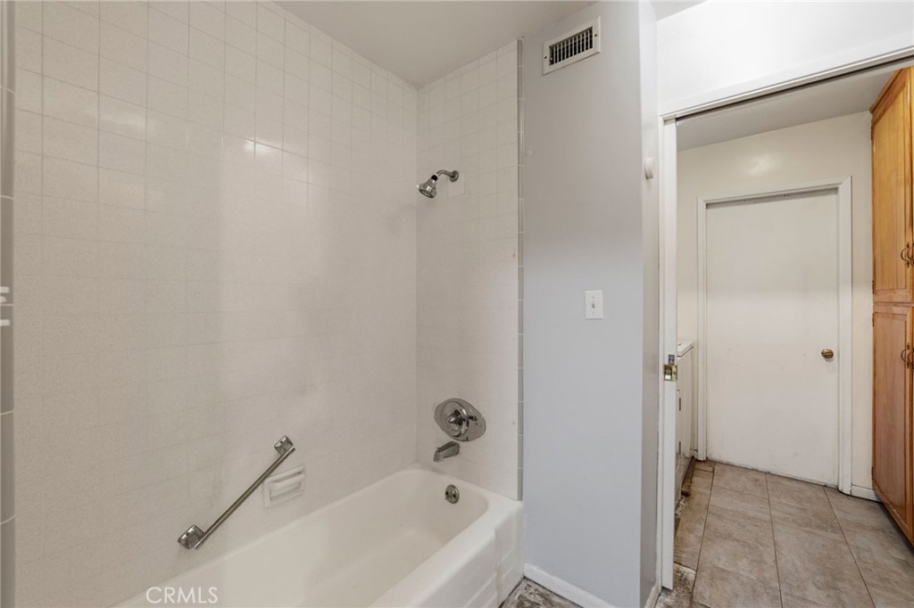 5495 N Mountain View Avenue Property Photo 29