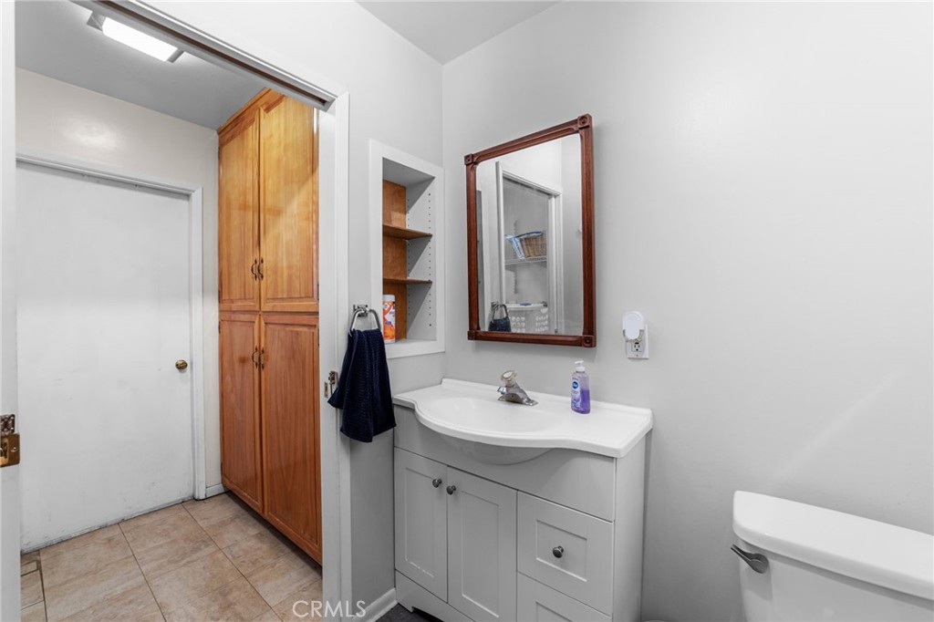 5495 N Mountain View Avenue Property Photo 30