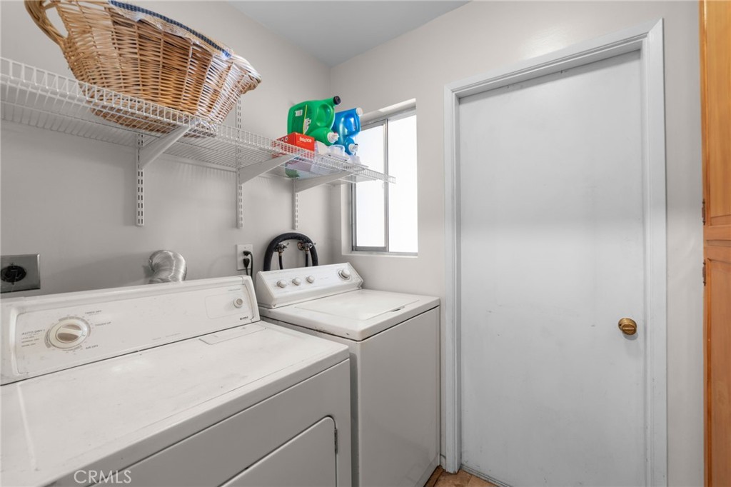 5495 N Mountain View Avenue Property Photo 31