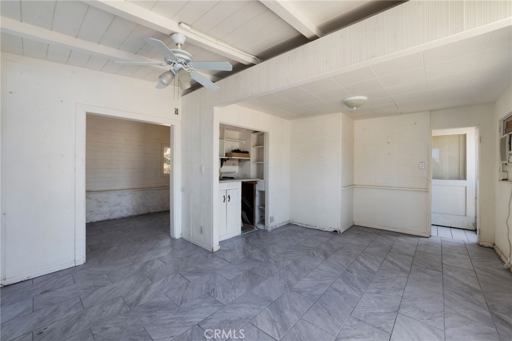 5495 N Mountain View Avenue Property Photo 33