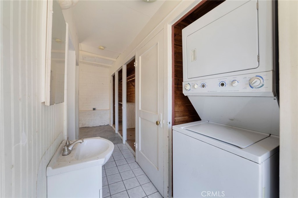 5495 N Mountain View Avenue Property Photo 34