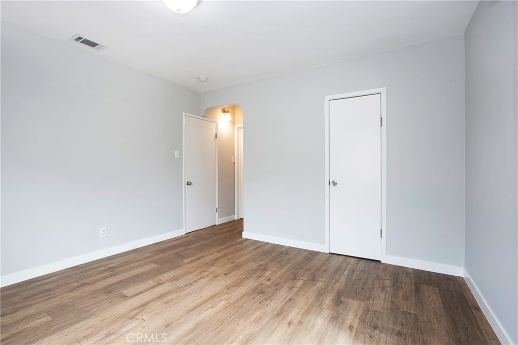 1435 1437 E Colon St Property Photo 3
